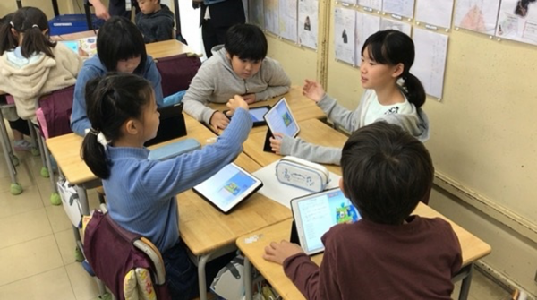 自分で考えてもわからない場合は、グループで教え合いをして進めている