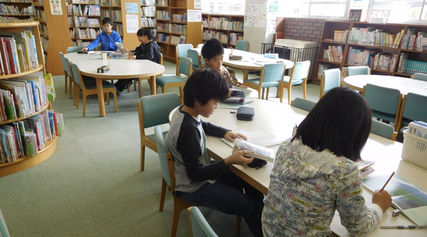 図書館やインターネット等で情報収集