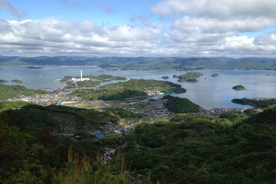 大崎上島の最高峰、神峰山から望む瀬戸内の多島美