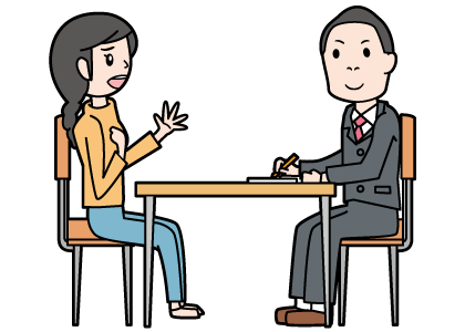 テーブルに腰をかけ面談をするお母さんと男の先生の画像