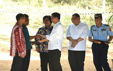 W‐BRIDGE研究サイト（住民参加型森林回復モデル、インドネシア・南カリマンタン州）を訪問したジョコ・ウィドド同国大統領